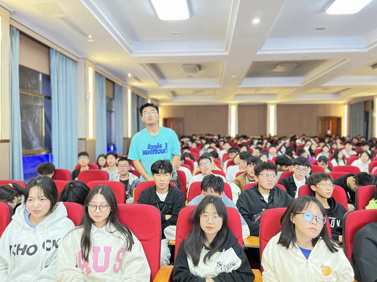 “院士專家進校園”走進湖南（nán）交通工程學院