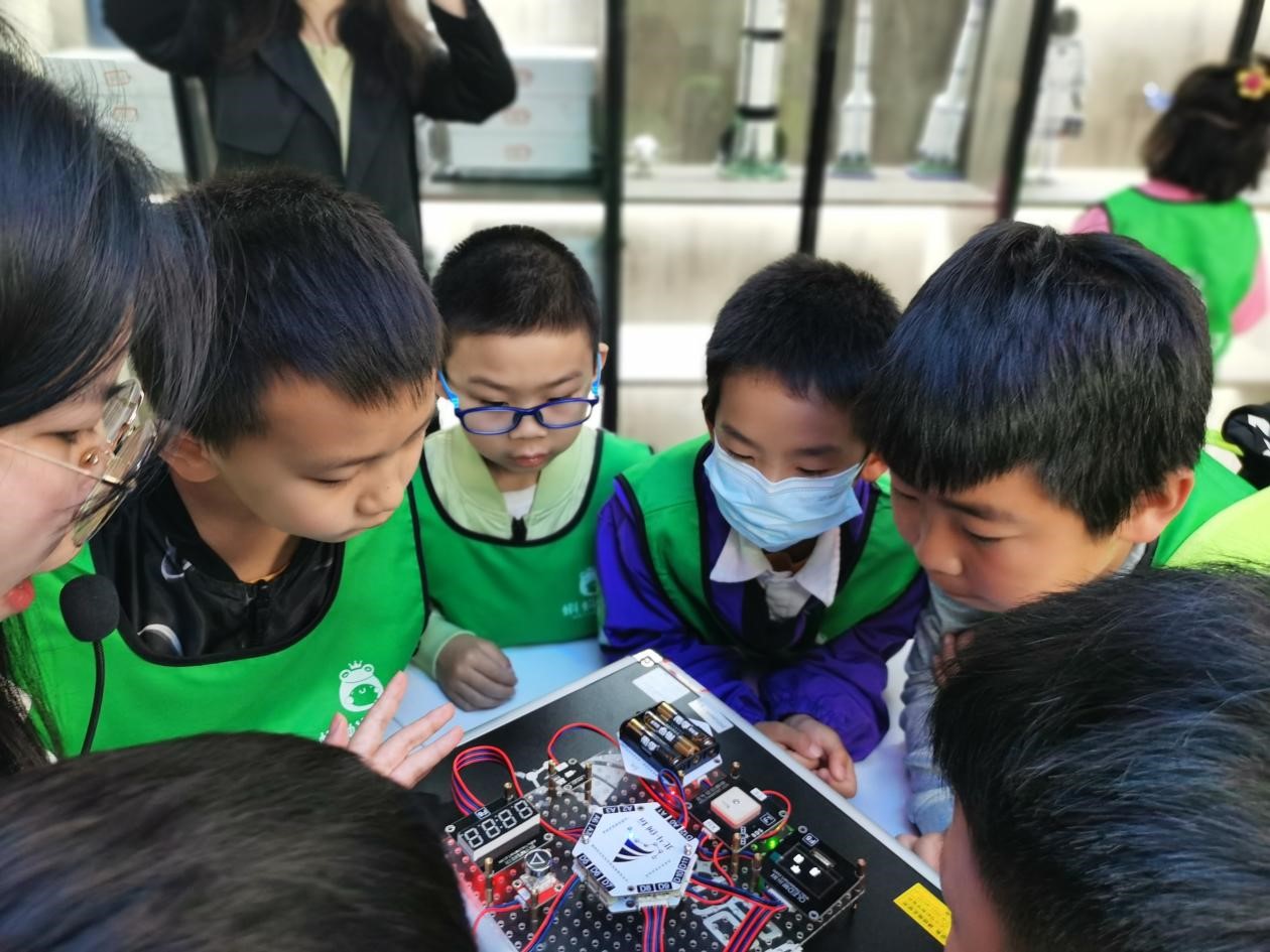  “童眼看（kàn）世界·萬物皆科學”科普實踐活（huó）動